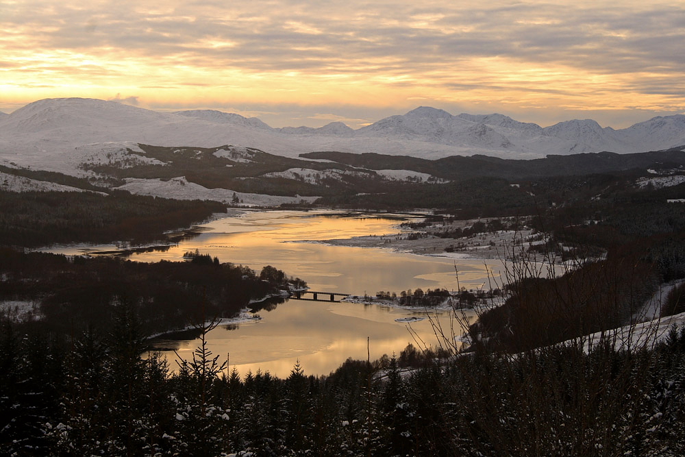 Sron a Choire Ghairgh ( Loch Garry )